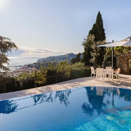 Sleeps 10 With Pool Air Con And Wifi Вилла