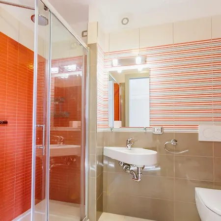 Sleeps 10 With Pool Air Con And Wifi