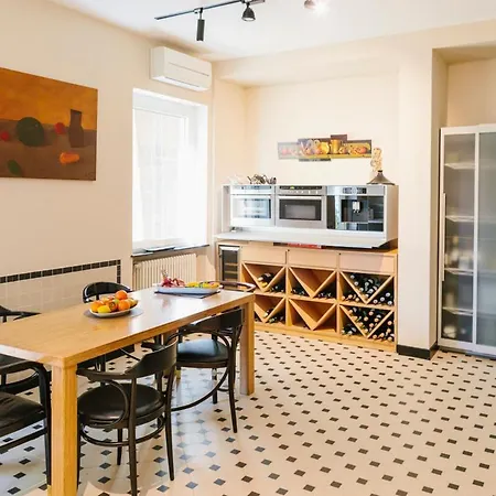 Вилла Sleeps 10 With Pool Air Con And Wifi *