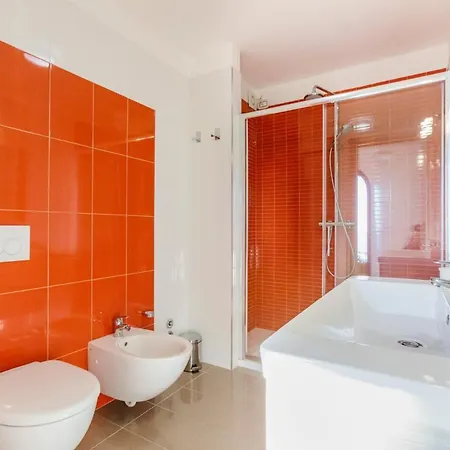 Sleeps 10 With Pool Air Con And Wifi Вилла *
